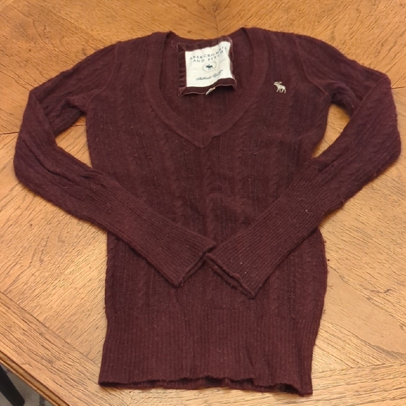 Y2K Women's Abercrombie & Fitch Burgundy Knit Cable V-neck Sweater - Picture 5 of 11